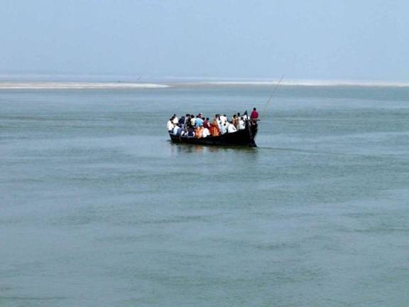 Life asian river boat boat